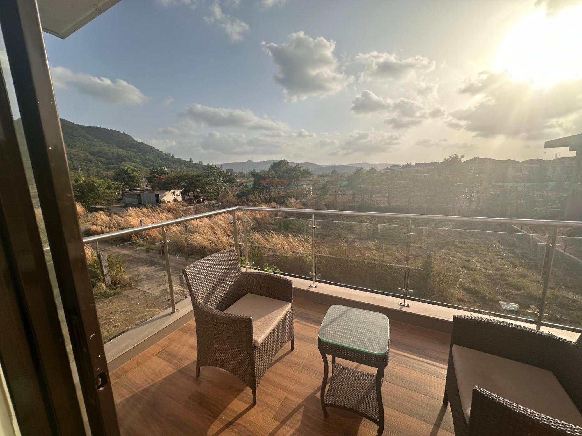 Mizzle Exotica Lonavala Lägenhet Exteriör bild